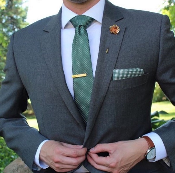 Green Tie Fashion: Perfect Pairings with Shirts, Suits, and Tie Rings